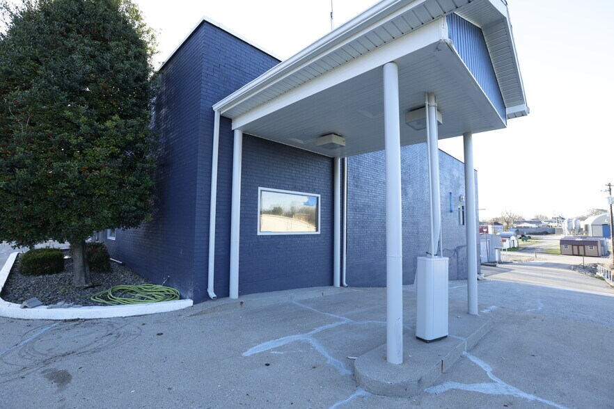 More Photos Of 325 W Main St, Lebanon Office Residential For Sale