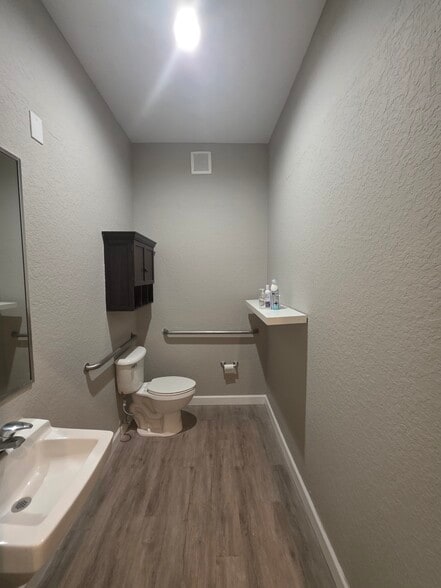 More Photos Of 7753 Rutillio Ct, New Port Richey Warehouse For Lease