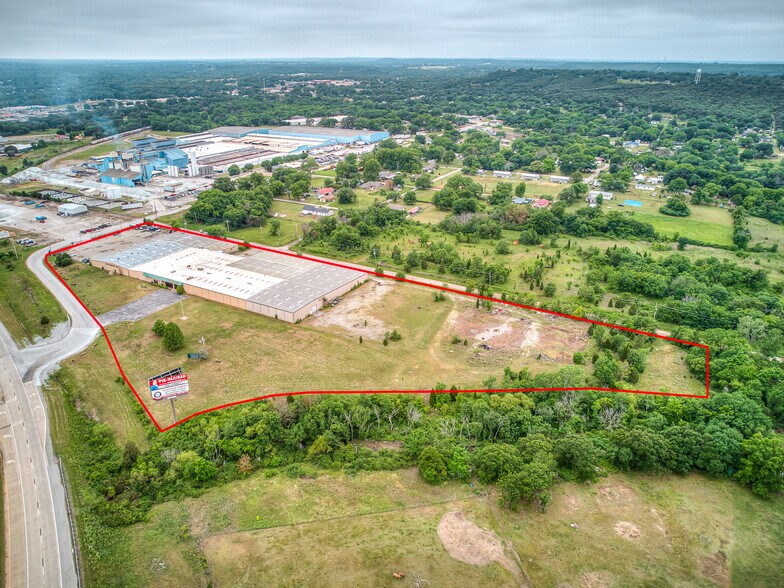More Photos Of 601 US 75, Henryetta Warehouse For Lease