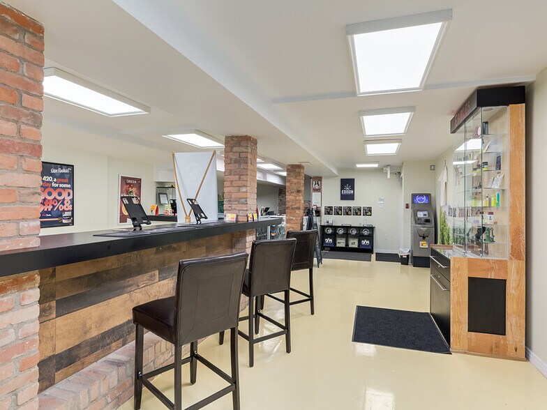 More Photos Of 122 5 St S, Lethbridge Apartments For Sale