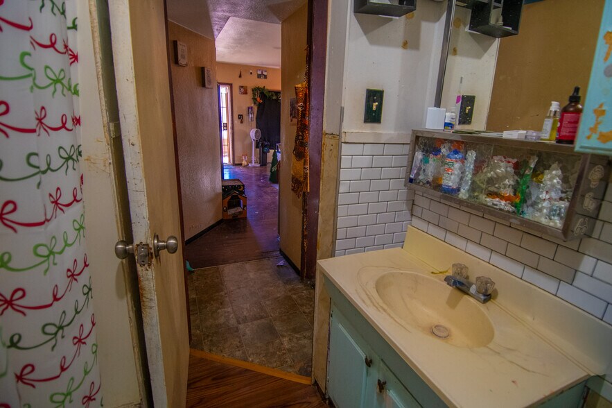 More Photos Of 54140 N Main St, Seligman Freestanding For Sale