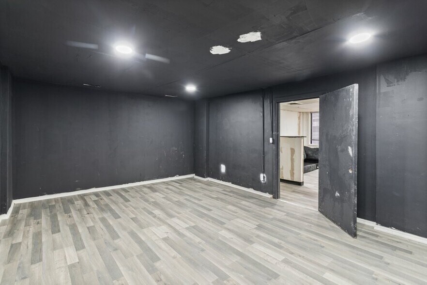 More Photos Of 327-345 E Bay St, Jacksonville Office For Lease