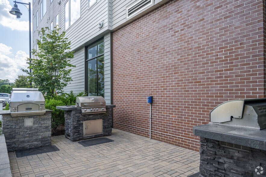 More Photos Of 39 Trotter Rd, Weymouth Apartments For Lease
