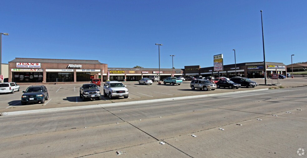 More Photos Of 6901 McCart Ave, Fort Worth Unknown For Lease