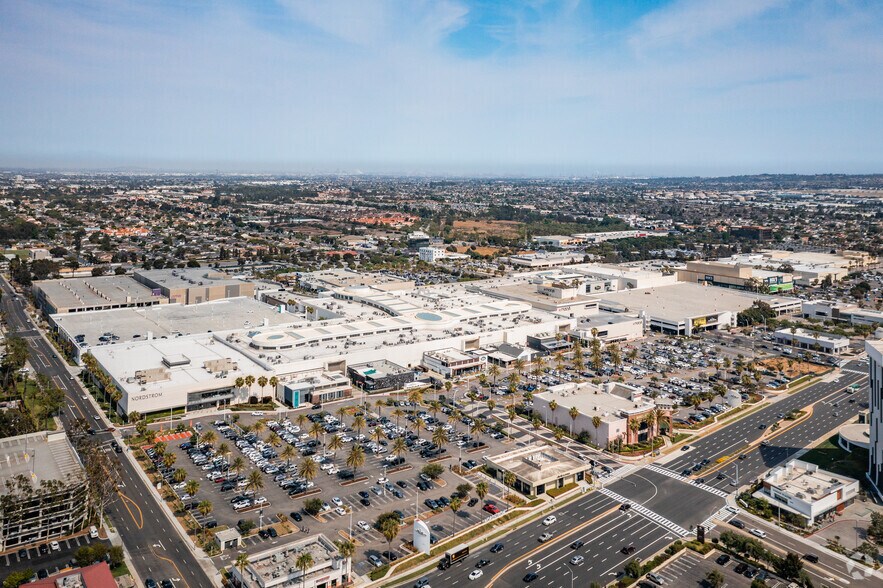 More Photos Of 21712 Hawthorne Blvd, Torrance General Retail For Lease