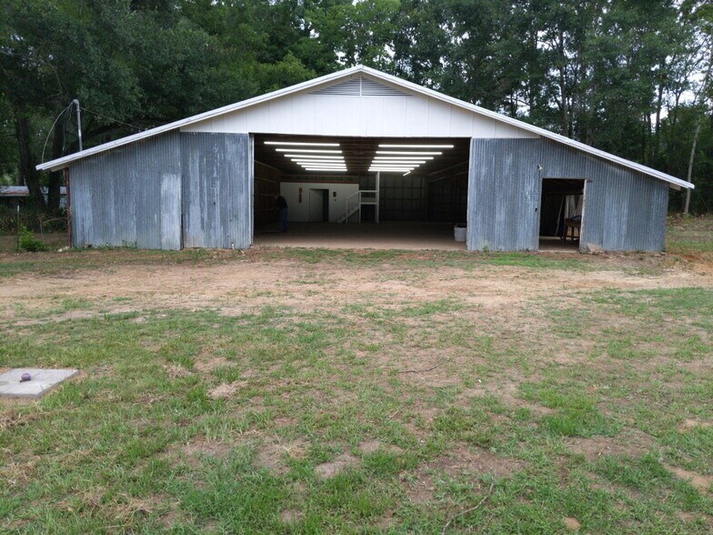 More Photos Of 1948 Tenaha St, Center Storefront Retail Residential For Lease