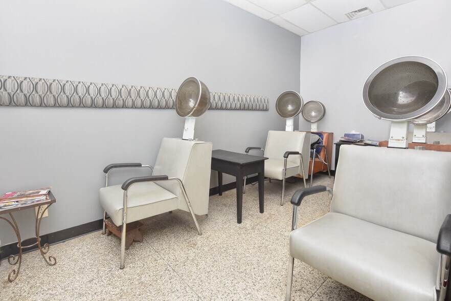 More Photos Of 4143 Main St, Bridgeport Storefront For Sale