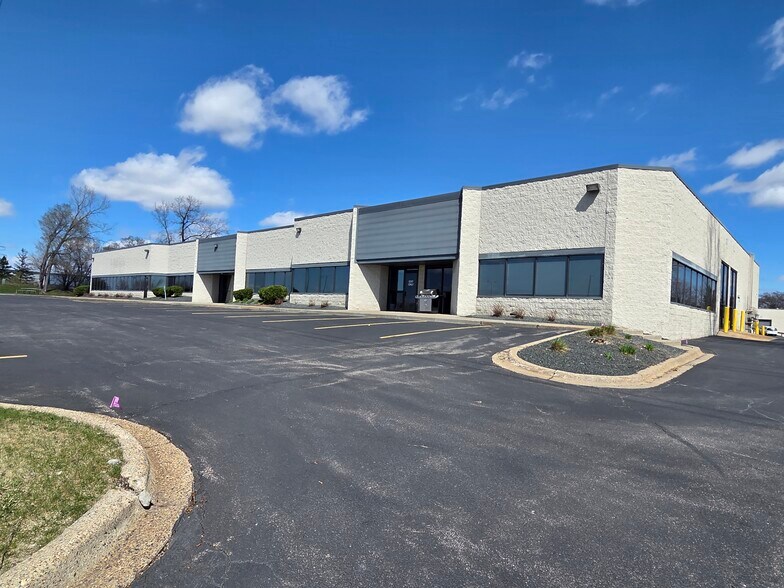 Primary Photo Of 4354-4396 W Round Lake Rd W, Arden Hills Light Manufacturing For Lease