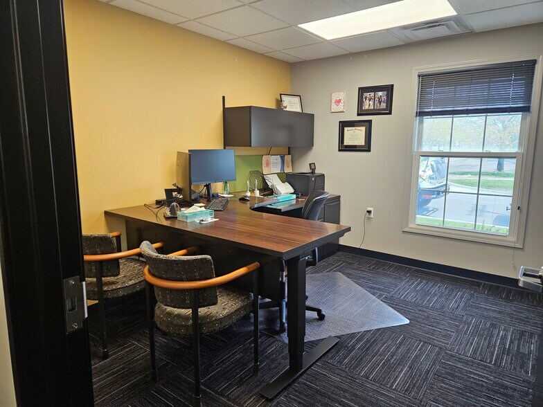 More Photos Of 902 S Washington Ave, Saginaw Office For Sale