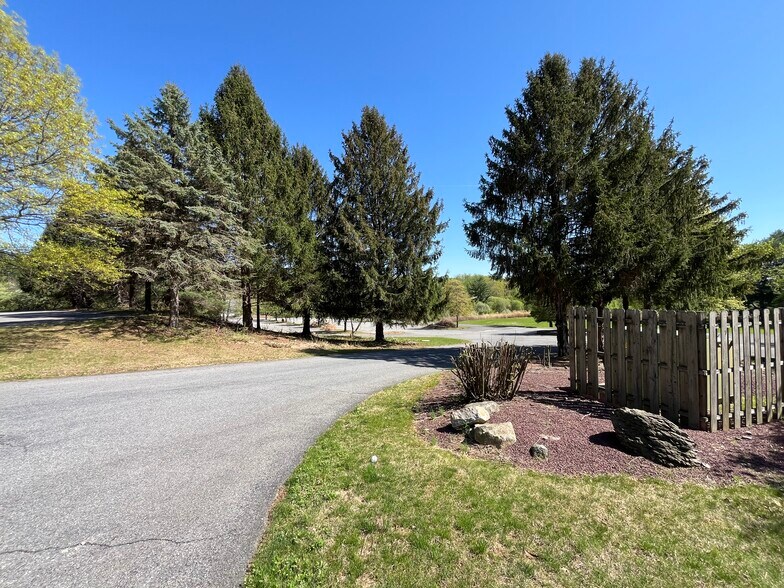 More Photos Of 4166 Lower Saucon Rd, Hellertown Specialty For Sale