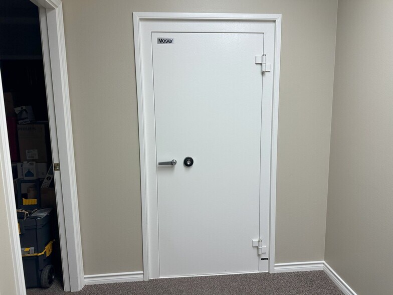 More Photos Of 901 N Mallard St, Palestine Medical For Sale