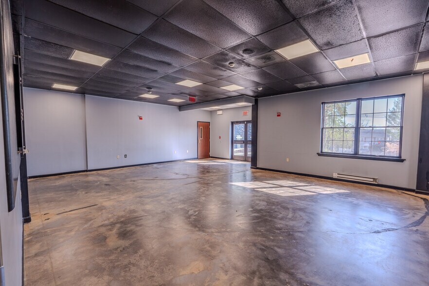 More Photos Of 1931 Washington Valley Rd, Martinsville Storefront Retail Office For Lease