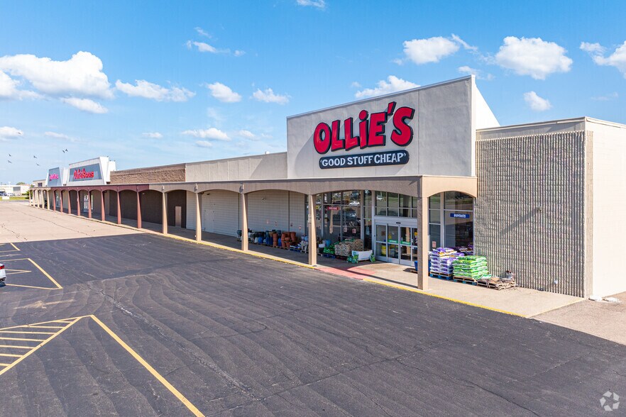 Primary Photo Of 1608 36th St, Peru Freestanding For Lease
