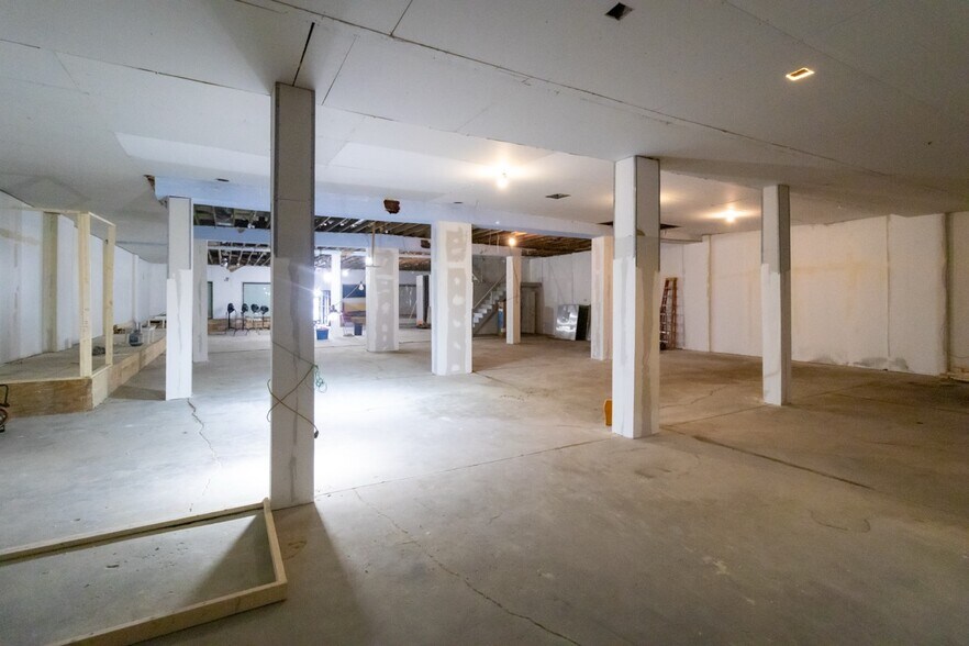 More Photos Of 255 W 79th St, Chicago General Retail For Lease