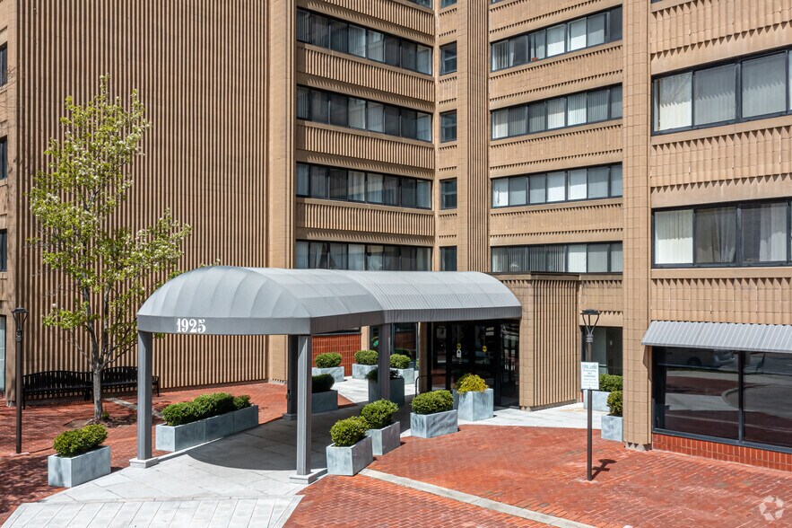 More Photos Of 1931 Commonwealth Ave, Brighton Apartments For Lease