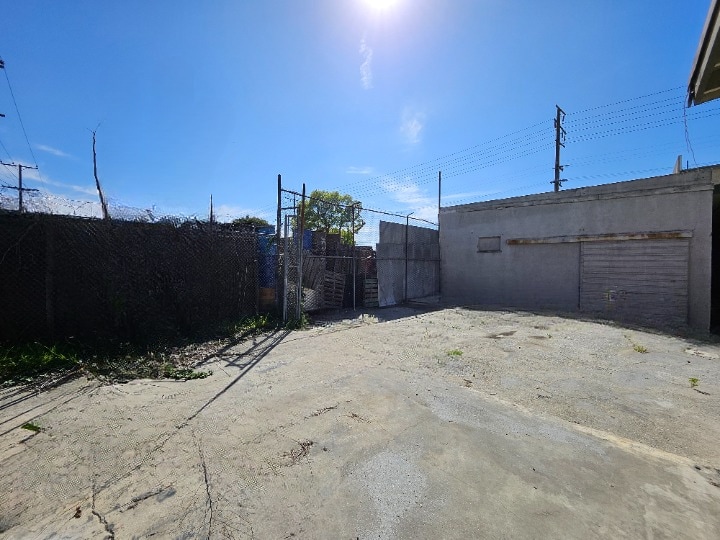 More Photos Of 5939-5941 Clara St, Bell Gardens Manufacturing For Sale