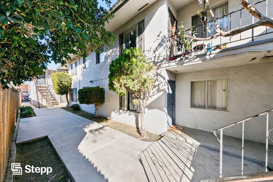 More Photos Of 1024 Cedar Ave, Long Beach Apartments For Sale
