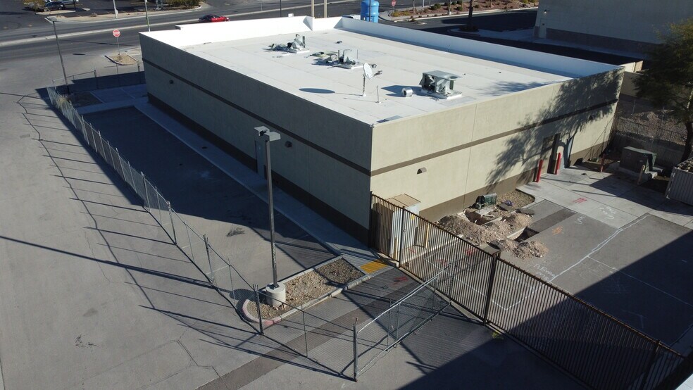 More Photos Of 6665 E Lake Mead Blvd, Las Vegas General Retail For Lease