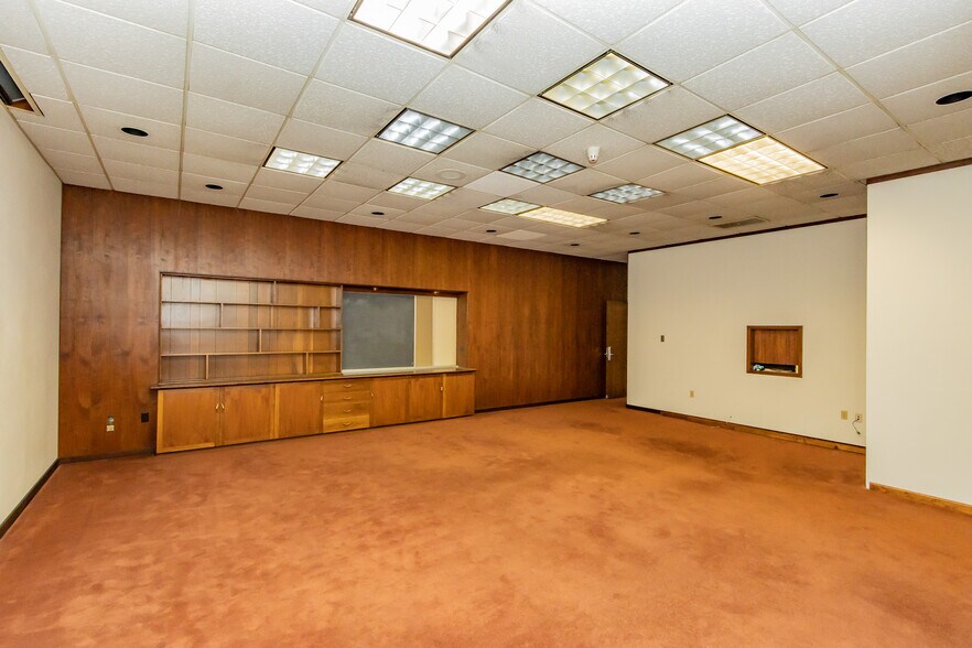 More Photos Of 201 N Jefferson St, Kittanning Medical For Sale