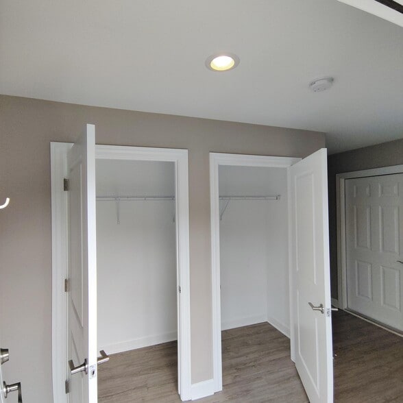 More Photos Of 26700 Orchard Lake Rd, Farmington Hills Apartments For Sale