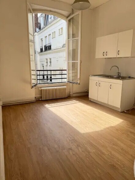 More Photos Of 85 Rue Taitbout, Paris Office For Sale