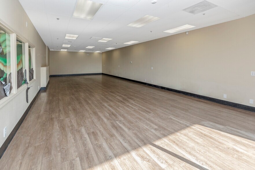 More Photos Of 333 W 18th St, Merced Office For Sale