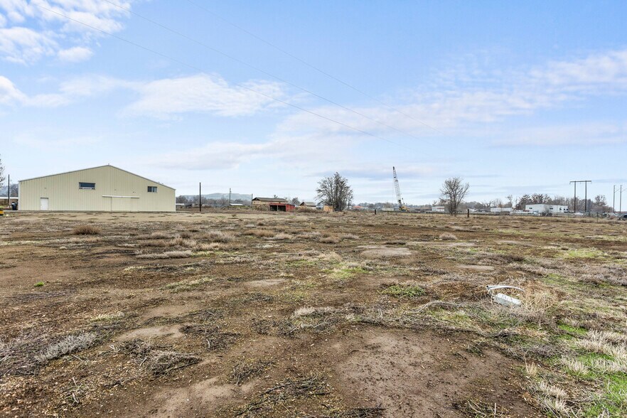 More Photos Of 3521 Blue Crane Ln, Yakima Warehouse For Sale