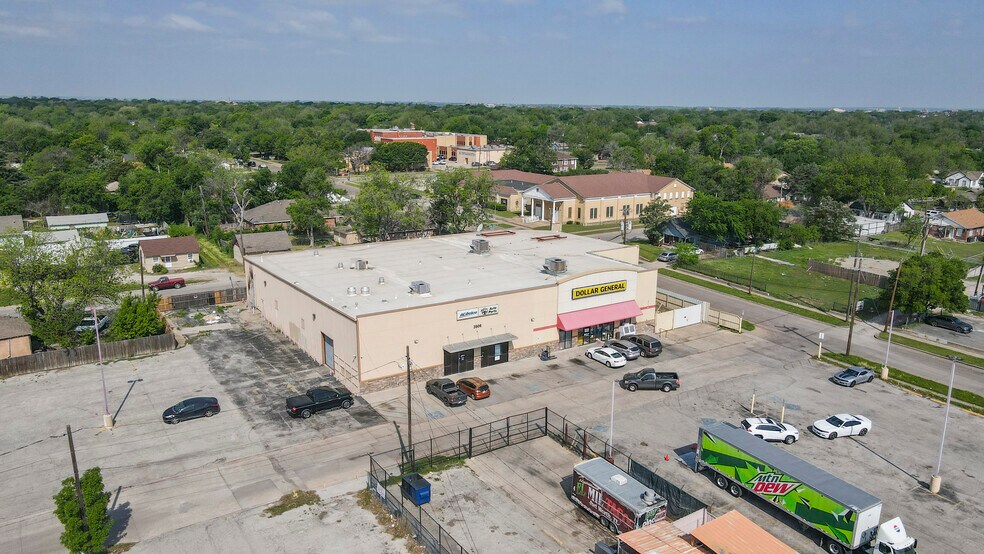More Photos Of 3900-3906 Hemphill St, Fort Worth Storefront For Lease