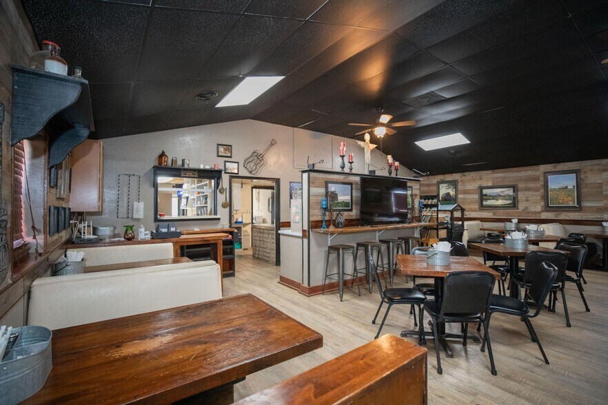 More Photos Of 105 Margaret Speight, Dadeville Restaurant For Sale