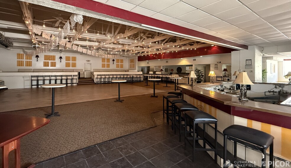 More Photos Of 6350 E Tanque Verde Rd, Tucson Restaurant For Sale