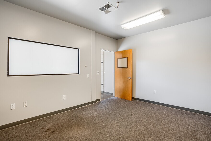 More Photos Of 1300 Industrial Rd, San Carlos Research And Development For Lease