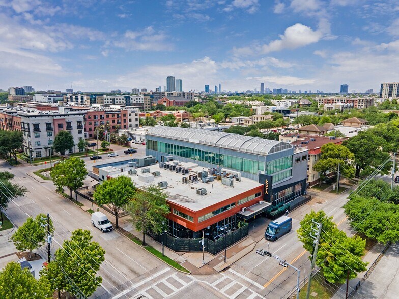 Primary Photo Of 2600 Travis St, Houston Freestanding For Lease