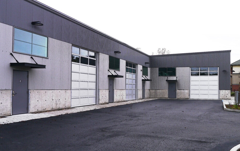 More Photos Of 614 Cantrill Dr, Davis Warehouse For Lease