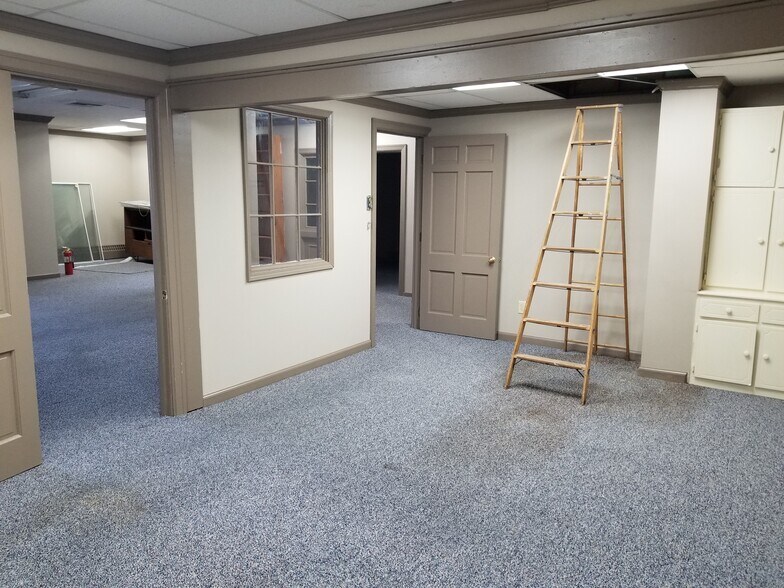 More Photos Of 49 Public Sq, Shelbyville Office For Sale