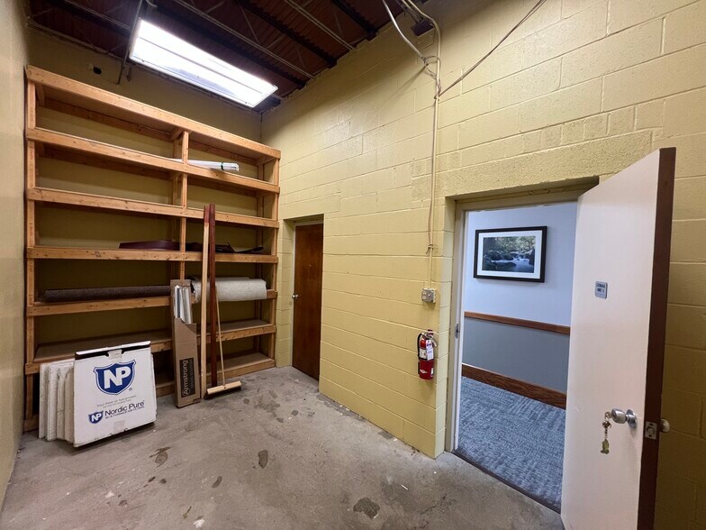 More Photos Of 7655 Five Mile Rd, Cincinnati Medical For Sale