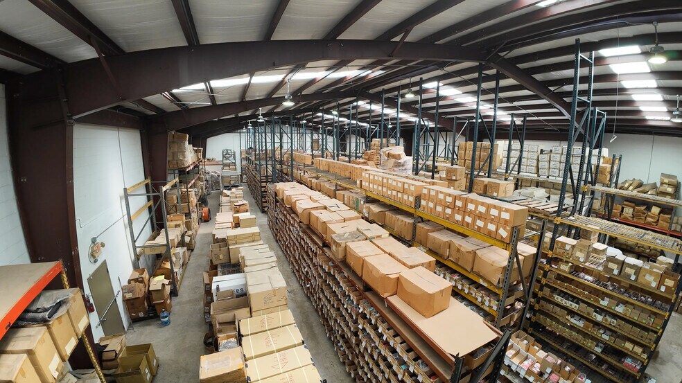 More Photos Of 2111 West Ave, San Antonio Flex For Sale