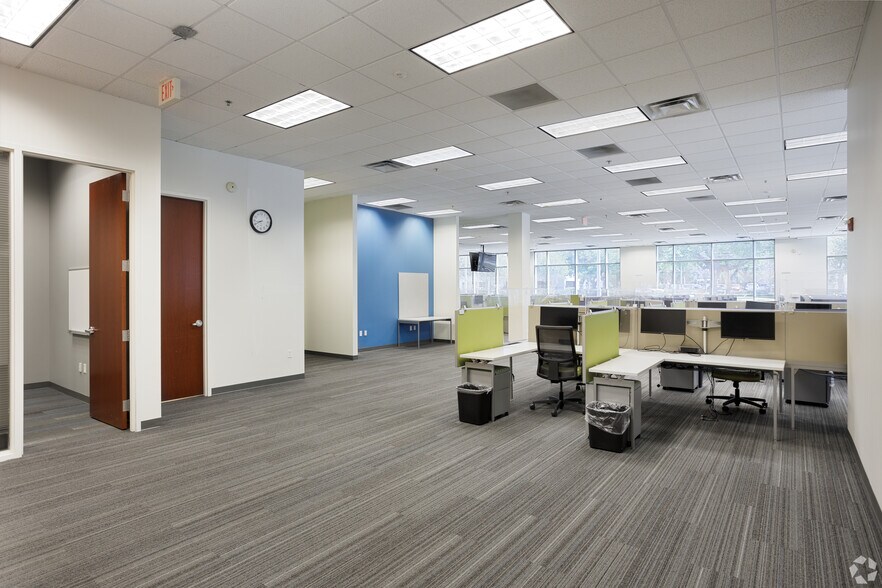 More Photos Of 30 S Keller Rd, Orlando Flex For Lease