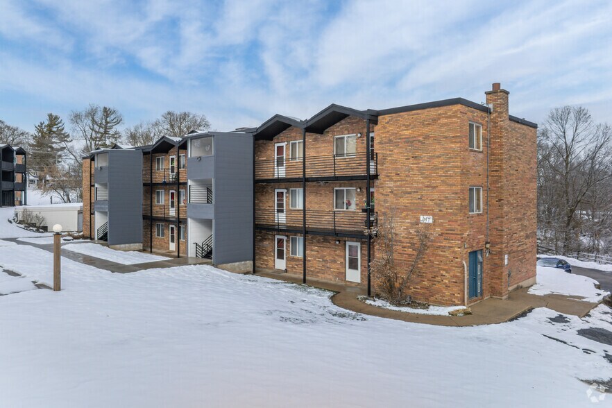 Primary Photo Of 211 N Lincolnway, North Aurora Apartments For Sale