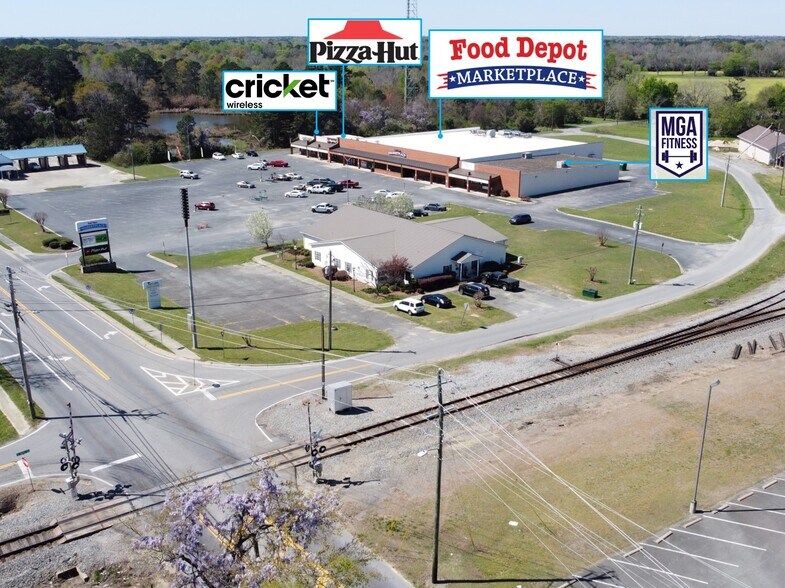 More Photos Of 140 W Dykes St, Cochran Supermarket For Lease