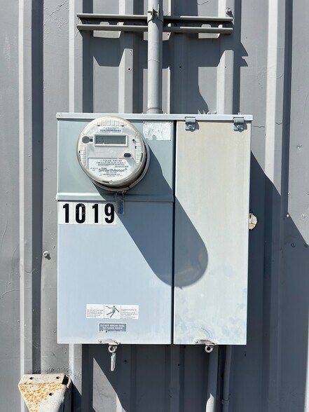 More Photos Of 1019 High St, Oakland Manufacturing For Lease