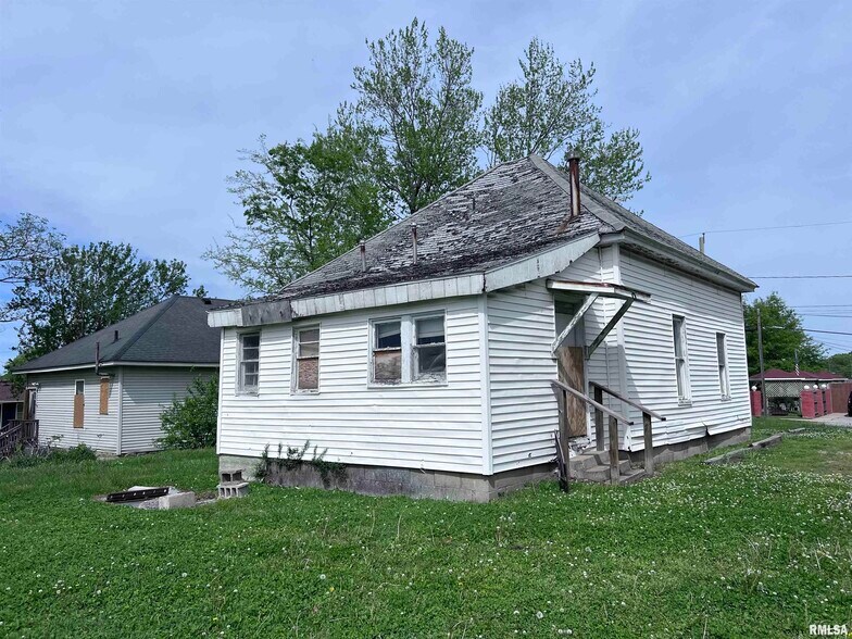 More Photos Of 406 S Washington St, Carbondale Specialty For Sale