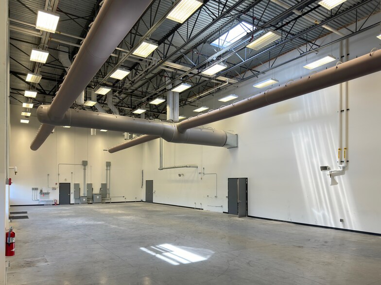 More Photos Of 4055 English Oak Dr, Lansing Light Manufacturing For Lease