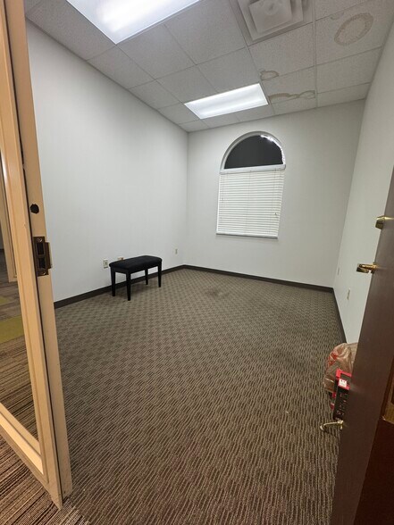 More Photos Of 15303 Amberly Dr, Tampa Medical For Lease