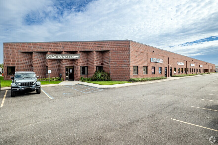 Primary Photo Of 701 Koehler Ave, Ronkonkoma Distribution For Lease