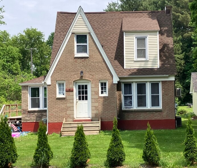 Primary Photo Of 259 S Lake Pleasant Rd, Attica Apartments For Sale