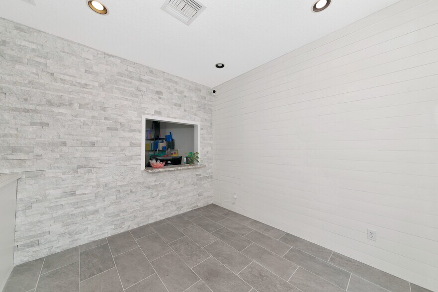 More Photos Of 4426-4428 5th W st, Bradenton Medical For Sale