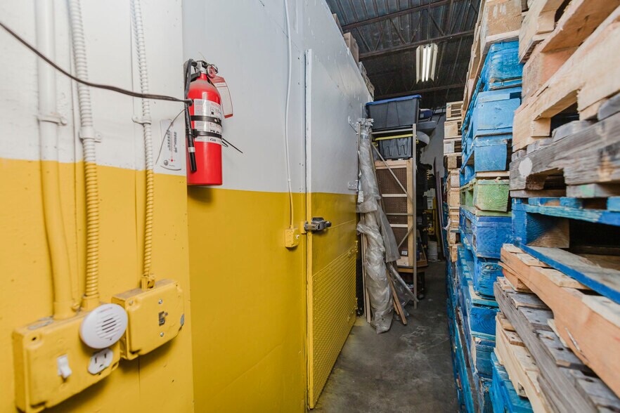 More Photos Of 925 E 19th St, Wichita Warehouse For Sale