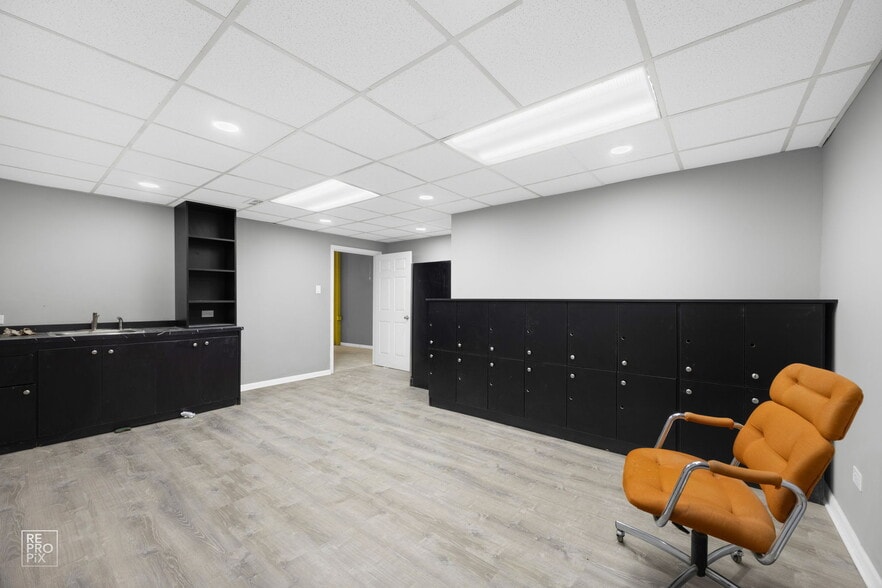 More Photos Of 6166 S Sayre Ave, Chicago Warehouse For Lease