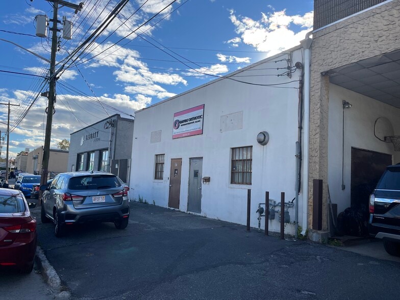 More Photos Of 87-89 Garden St, Westbury Warehouse For Lease