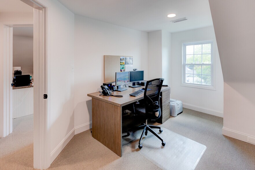 More Photos Of 400 W Pennsylvania Ave, Towson Office For Sale